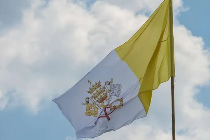 La bandiera della Santa Sede  | Andreas Dueren / CNA