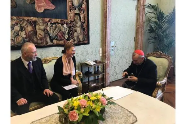 Marija Pejčinović Burić, ministro degli Esteri Vaticano, con il Cardinale Pietro Parolin, segretario di Stato vaticano. Con loro Neven Pelicarić, ambasciatore di Croazia presso la Santa Sede  / MFA Croatia