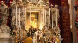 il Patriarca Moraglia celebra Messa nella Basilica di Santa Maria della Salute, davanti all'incona di Maria Mesopanditissa / da Cantuale Antonianum