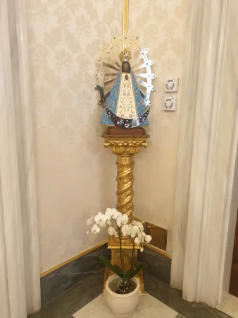 Vergine di Lujan | La riproduzione della Vergine di Lujan nella Biblioteca del Papa nel Palazzo Apostolico | AG / ACI Group