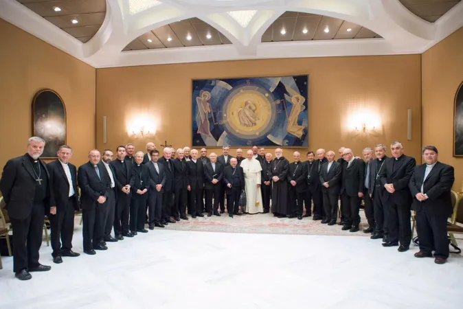 Papa Francesco con i vescovi del Cile  |  | Vatican Media