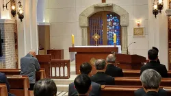 I vescovi in preghiera nella chiesa nel 38esimo parallelo / Asia News