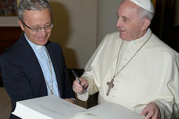 Il vescovo Cavina durante un incontro con Papa Francesco / L'Osservatore Romano / Diocesi di Carpi