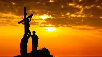 Papa Francesco: “Partecipate alla via Crucis per le donne crocifisse”