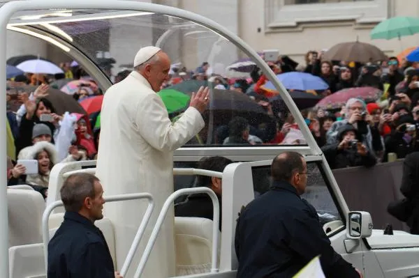 Papa Francesco in Piazza San Pietro sotto la pioggia |  | CNA - Andreas Dueren