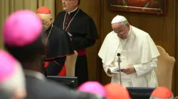 Sinodo dei vescovi, 10 ottobre 2015 : Papa Francesco guida la preghiera del mattino  / Daniel Ibáñez / ACI Group 