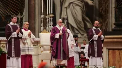 Papa Francesco durante una celebrazione nella Basilica di San Pietro / Daniel Ibanez / ACI Group