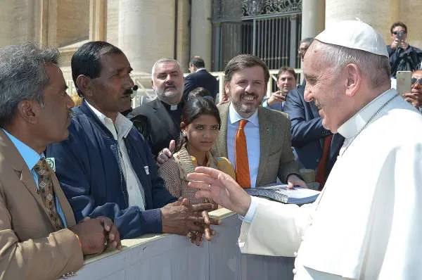 Il Papa e i familiari di Asia Bibi |  | © Service Photo Vatican - SFV
