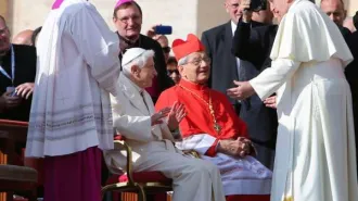 Papa Francesco e Benedetto XVI insieme per Giovanni XXIII e Giovanni Paolo II