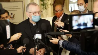Il Cardinale Parolin ai giovani di Taizè: "Non siete fuggiti dai problemi"