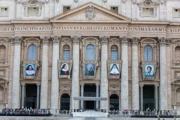 Una cerimonia di canonizzazione in Piazza San Pietro |  | Daniel Ibanez CNA