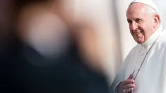 Papa Francesco: "Amore antidoto contro egoismi e divisioni"