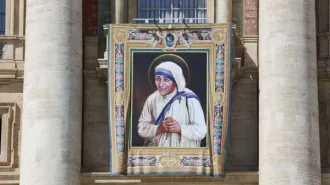 2000, Giovanni Paolo II e l'elogio delle Missionarie della Carità