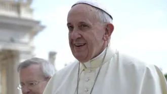 Papa Francesco: sulla famiglia "attacchi ideologici e dei media"