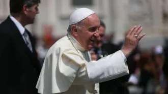 Il Papa: "Famiglia è dono di Dio e cellula fondamentale della società"