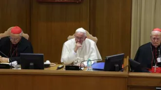 Sinodo, il Papa prega per il Medio Oriente: "La guerra porta distruzione"