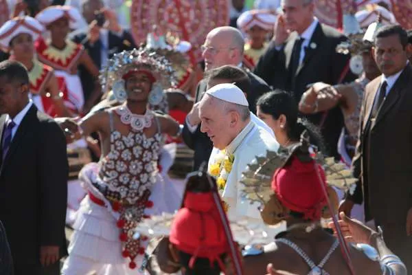 Papa Francesco, arrivo in Sri Lanka, 12 gennaio 2015 | Alan Holdren / CNA