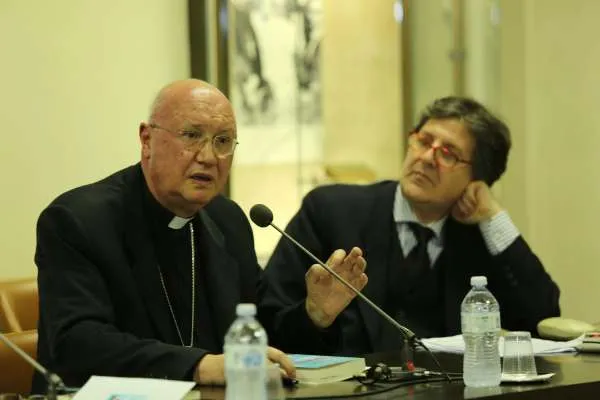L'arcivescovo Claudio Maria Celli alla presentazione del libro "Il Vangelo oltre la Grande Muraglia", Radio Vaticana, 8 gennaio 2016 / Daniel Ibanez / ACI Group