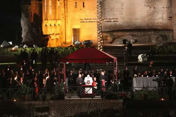 Papa Francesco alla Via Crucis 2015 |  | Aci Group