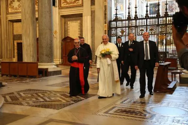 Papa Francesco esce dalla Cappella Sistina di Santa Maria Maggiore  |  | Alan Holdren/ CNA