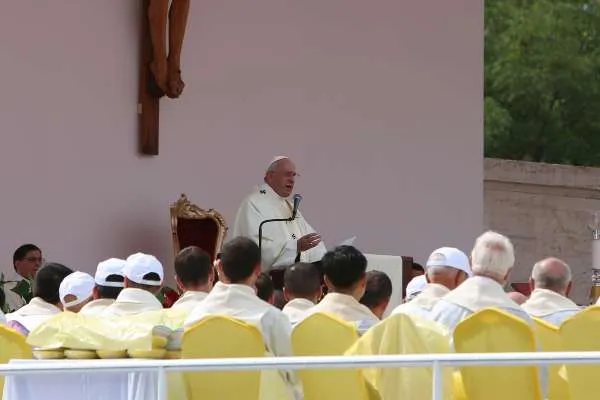 Il Papa durante la visita in Albania |  | Daniel Ibanez CNA