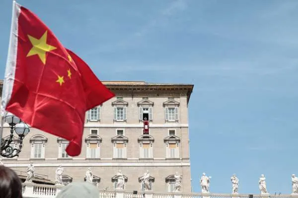 Bandiera cinese durante un Angelus |  | Alexey Gotovsky, CNA