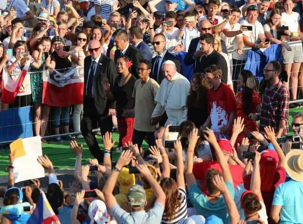 Il Papa con i giovani a Cracovia nel 2016 |  | Alan Holdren CNA