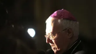Natale a Torino, l'Arcivescovo Nosiglia con i poveri e gli emarginati