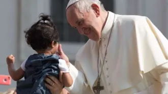Il Papa incontra stasera alcuni rifugiati ospiti delle parrocchie romane