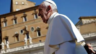 Il Papa: “Diffondiamo una cultura della vita non basata su interessi commerciali”