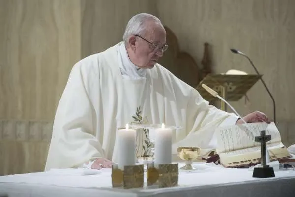 Papa Francesco durante una Messa a Casa Santa Marta |  | L'Osservatore Romano, ACI Group