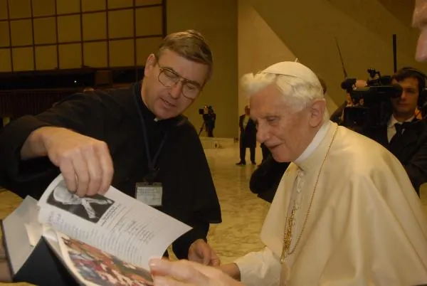 Papa Benedetto XVI |  | Holy Cross Family Ministries