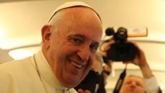 Il Papa lascia il Bangladesh e rientra a Roma