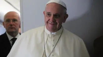 Il Papa in volo verso il Cile. Al via il 22/mo viaggio del pontificato