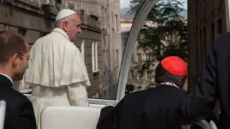 Papa Francesco: "Rimuovere i muri e costruire ponti di fraternità"