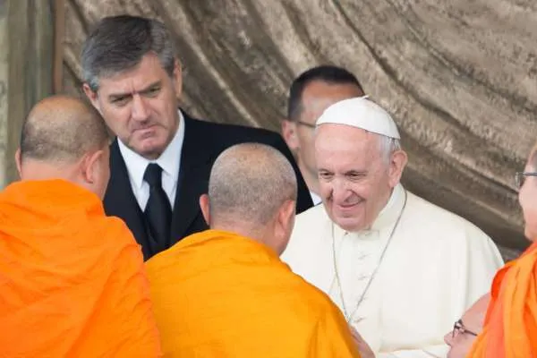 Il Papa con alcuni monaci buddisti a Loppiano |  | Daniel Ibanez CNA