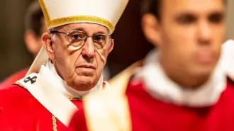 Papa Francesco, lettera sulla liturgia: "Sia curata, non sciatta. No all'estetismo"