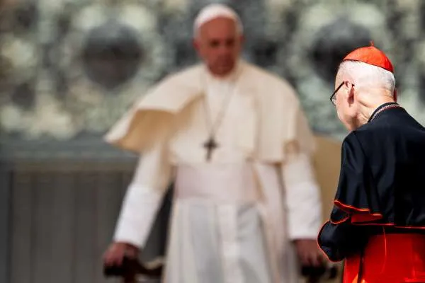 Il Cardinale Tong Hon si avvia a salutare il Papa |  | Daniel Ibanez CNA
