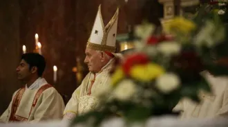Papa Francesco al Cardinale Simoni: "La sua testimonianza fa bene alla comunità cristiana"