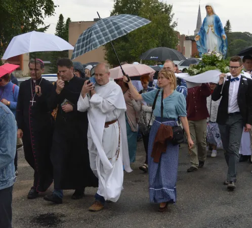 Vescovo Jourdan, amministratore apostolico di Estonia | Il vescovo Jourdan guida il pellegrinaggio verso la cappella di Maria di Viru-Nigula | Chiesa Cattolica Estone