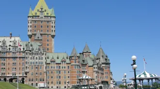 Il Papa vola verso Québec, città patrimonio dell'Unesco 
