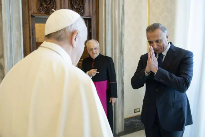 Papa Francesco durante un incontro con il premier iracheno Khadimi in Vaticano | Vatican Media / ACI Group
