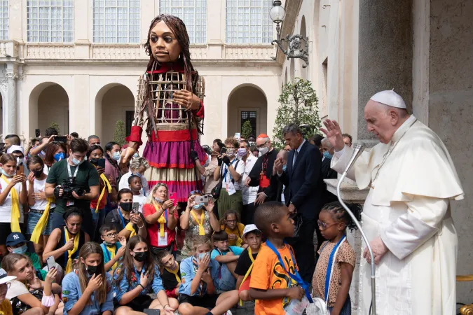 Papa Francesco, Cortile San Damaso | Papa Francesco nel Cortile San Damaso con i bambini della manifestazione 