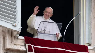 Papa Francesco, la fede ci spinge a dedicarci alla difesa della dignità umana