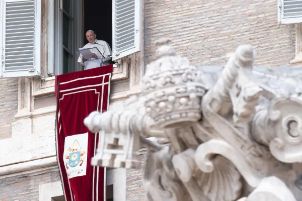 Papa Francesco durante un Regina Coeli / Vatican Media / ACI Group