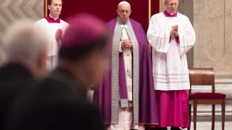 Papa Francesco si confessa per le "24 ore per il Signore"