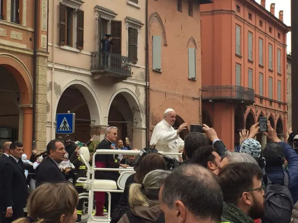 Papa Francesco a Carpi | Papa Francesco in un momento della visita a Carpi, 2 aprile 2017 | Marco Mancini / ACI Stampa