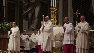Il Papa: "Nella notte di Pasqua, siamo chiamati ad annunciare il palpito del Risorto”