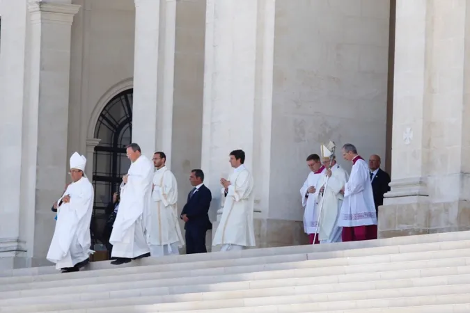 Papa Francesco comincia la sua celebrazione a Fatima | Il Papa comincia la celebrazione a Fatima, Cova de Iria, 13 maggio 2017 | Daniel Ibanez / ACI Group 