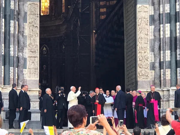 Papa Francesco incontra il clero nella Cattedrale di San Lorenzo, Genova, 27 maggio 2017 | Angela Ambrogetti / ACI Group